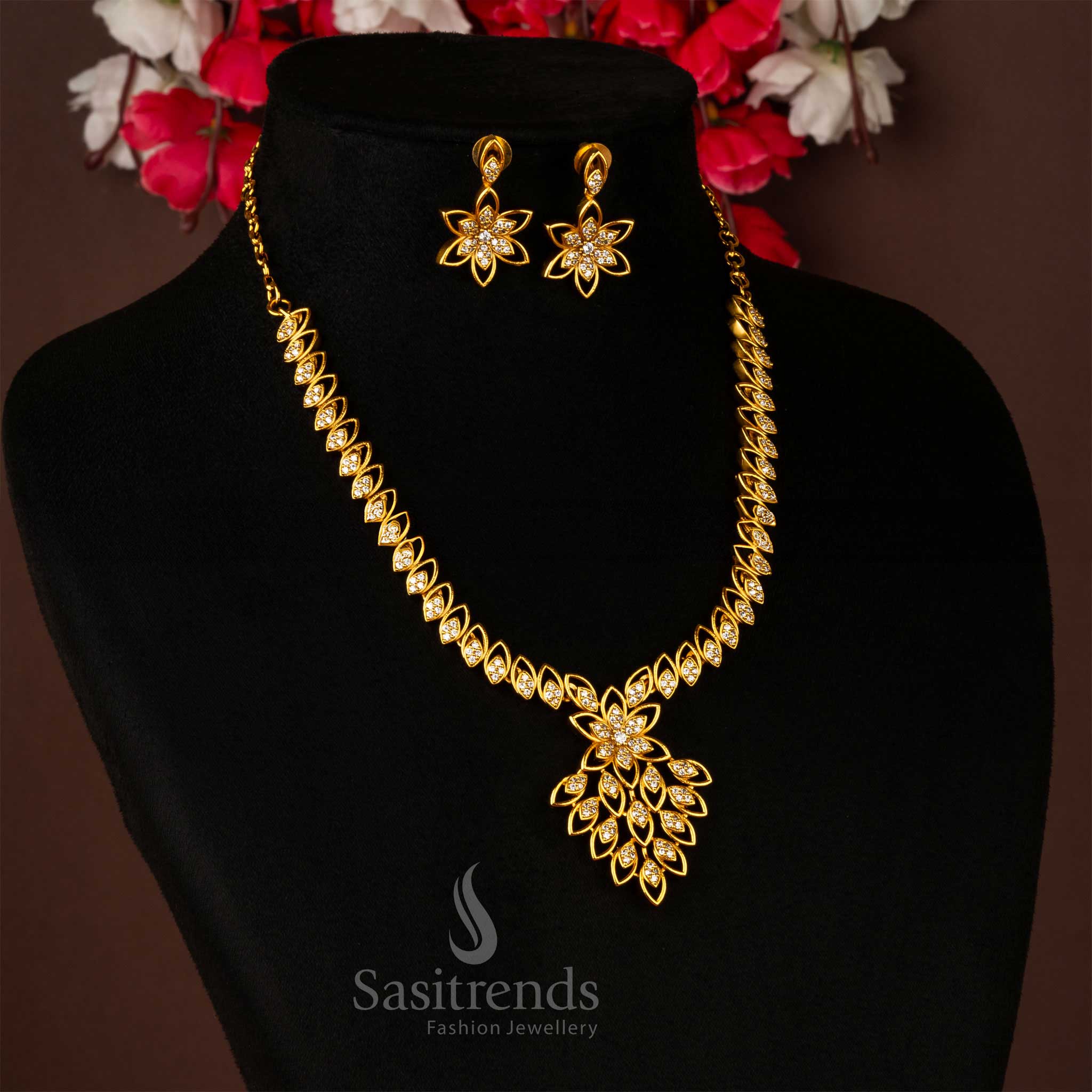 Sasitrends - Traditional Temple Matte Gold Sparkling Flower Pendant Necklace Jewellery Set - Image 2