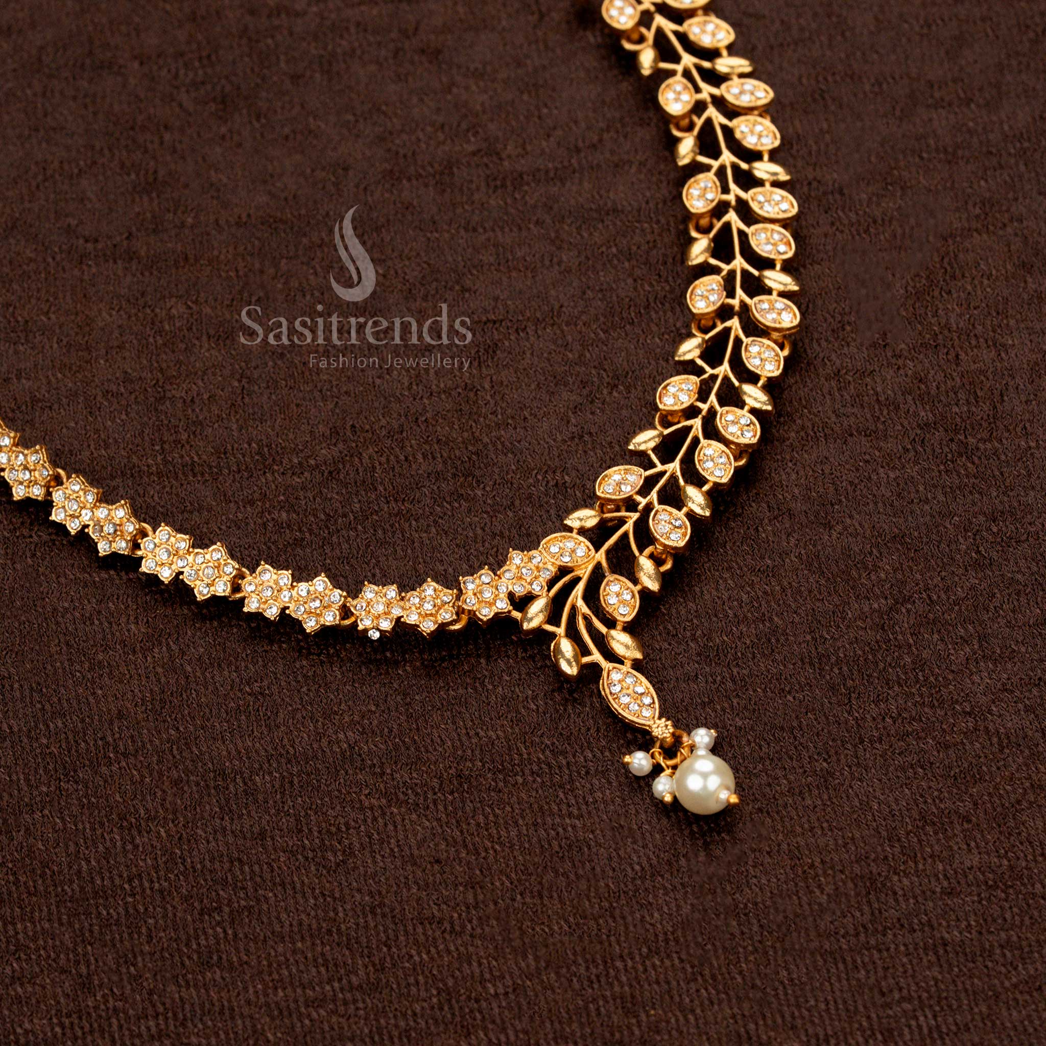 Beautiful Classic Matte Gold-Plated Leaf Pattern Necklace Jewellery Set with Pearl & Stone Embellishments - Sasitrends - Image 2