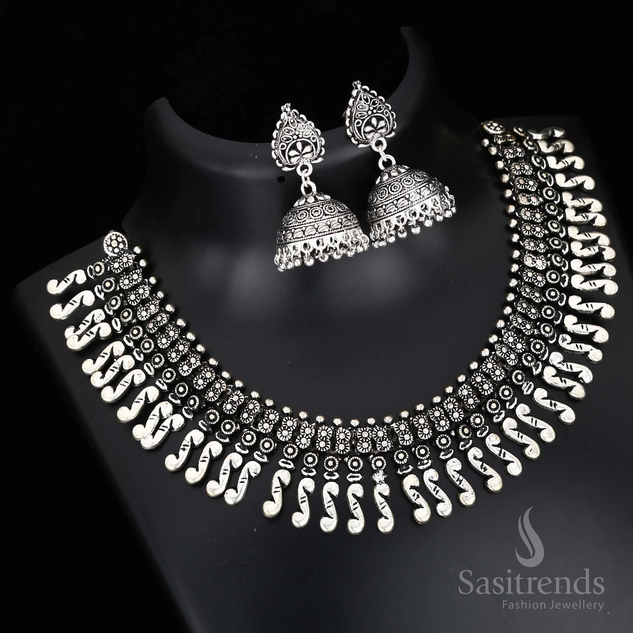 Kolhapuri-Inspired Oxidised Silver Necklace Jewellery Set - Sasitrends Ethnic Series - Image 5
