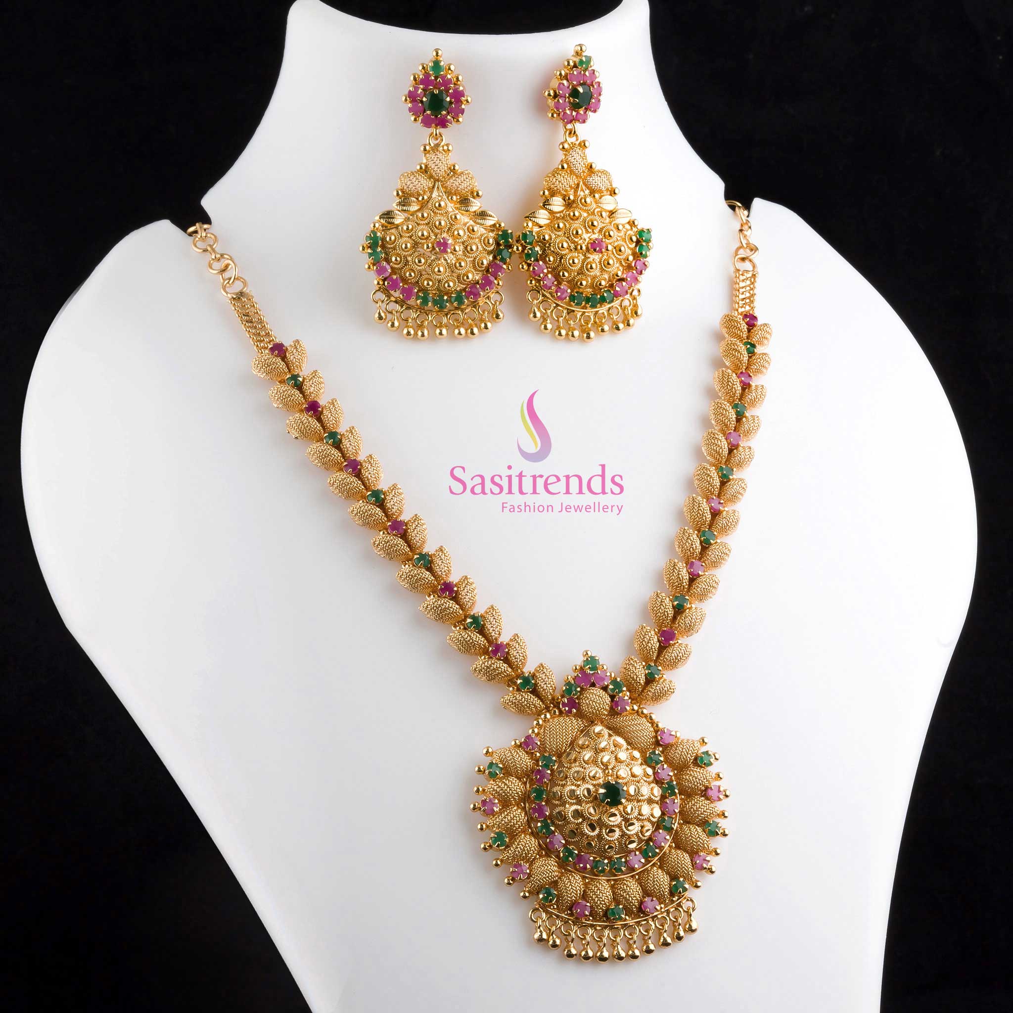 Exquisite Leaf Net Design Micro Gold Plated Necklace Jewellery Set with AD Stones - Image 9