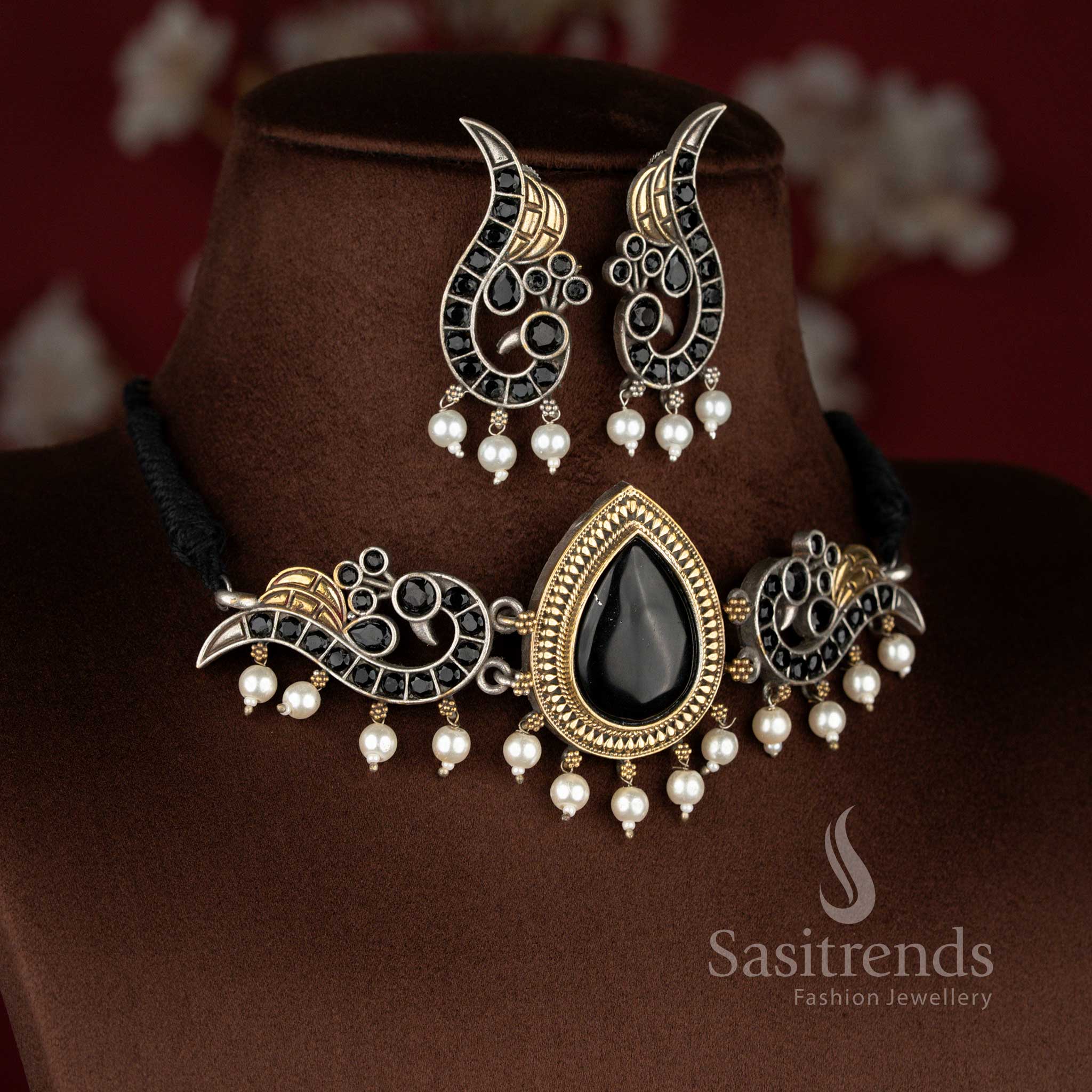 Beautifully Crafted Dual Tone Antique Oxidised 92.5 Silver Plated Heritage Peacock Pearl Stone Choker Necklace Jewellery Set - Image 4