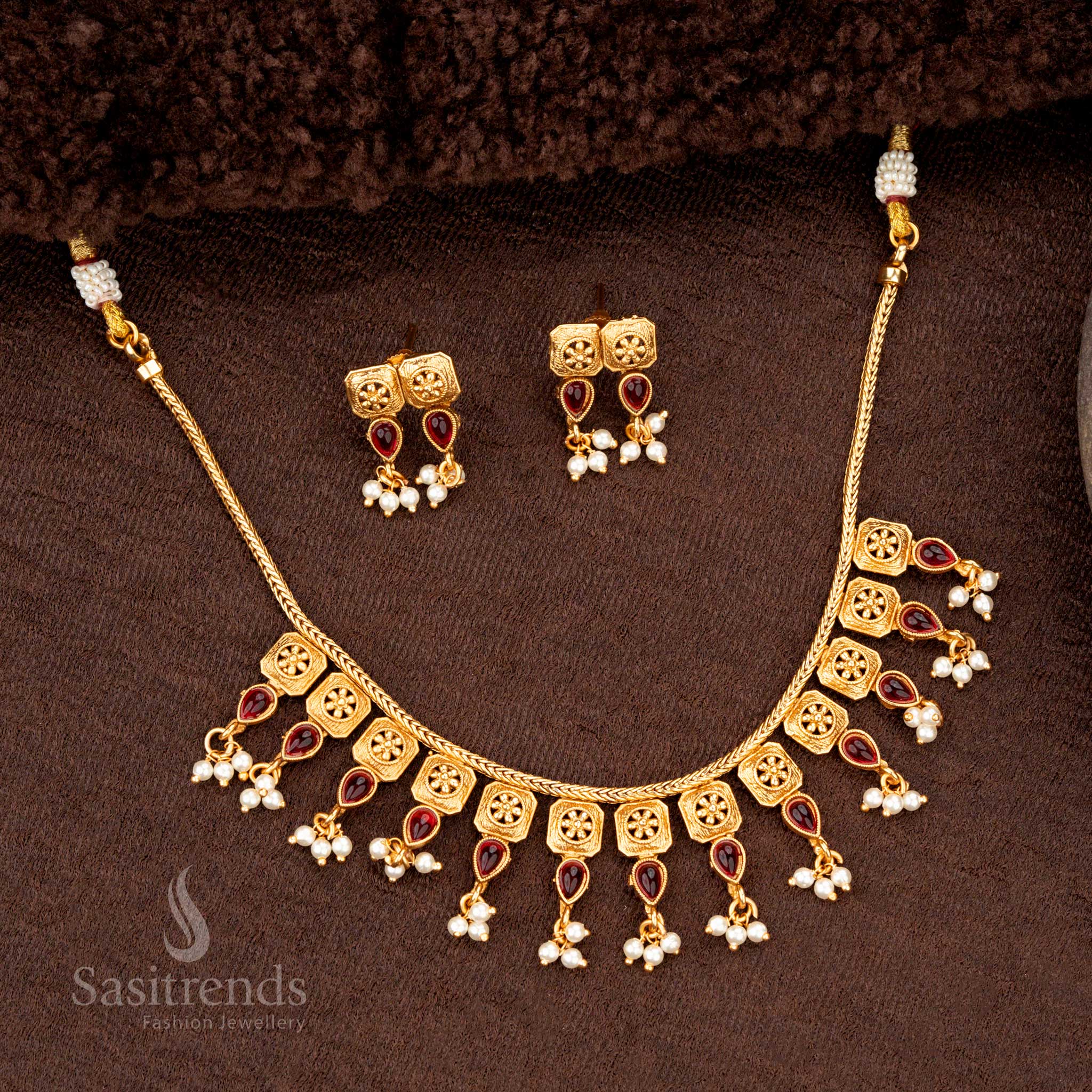 Elegant Classic Temple Matte Gold-Plated Necklace Jewellery Set with Square Motifs, Pearls, and Drop Accents - Sasitrends - Image 2