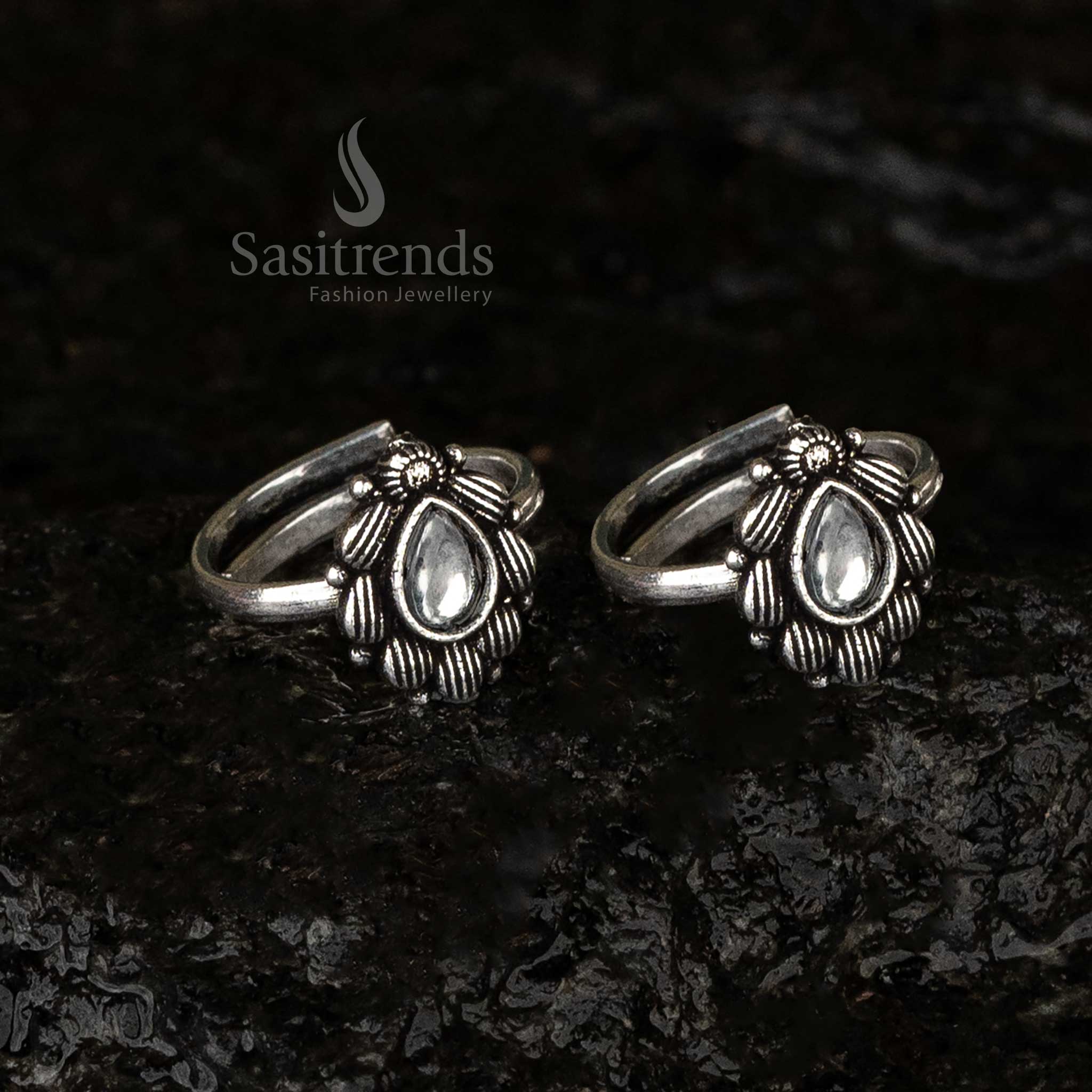Stylish Oxidised Adjustable Teardrop Stone Toe Rings with Petal Motif For Special Events - Sasitrends - Image 3